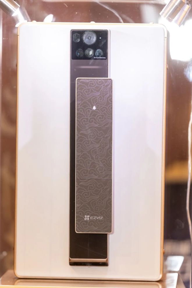 国礼大师朱炳仁推出联名款AI智能锁九游会j9入口登录新版萤石携手铜雕(图11)