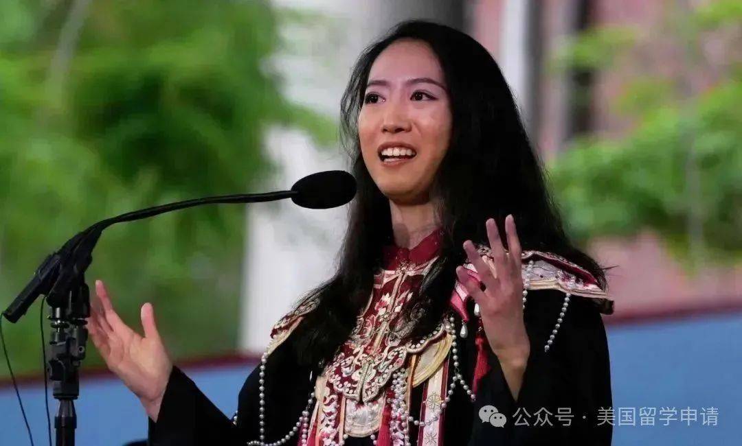业演讲的中国女生蒋雨融来自青岛英高毕业本科就读于杜克j9九游会俱乐部登录入口震撼全场！史上首位在哈佛毕(图7)